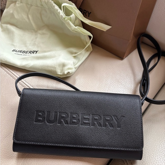 Burberry Henley Crossbody - new but tags are off - Picture 1 of 1